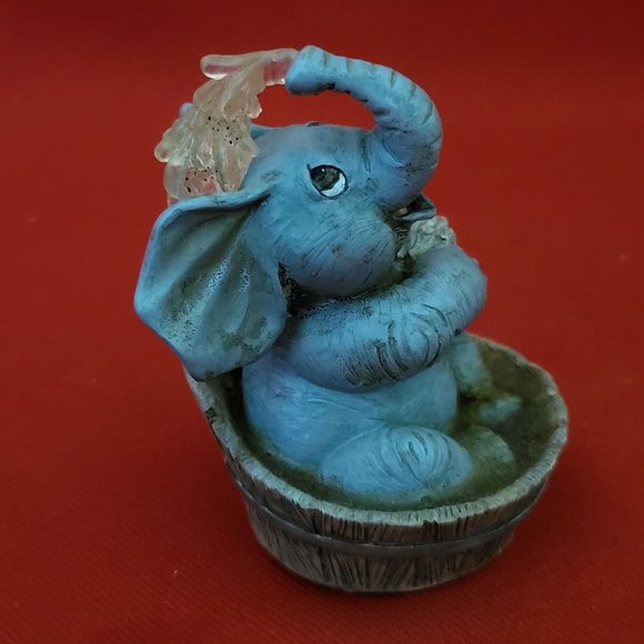 The Hamilton Collection Clean Fun Elephant Figurine 1996 - Picture 12 of 12